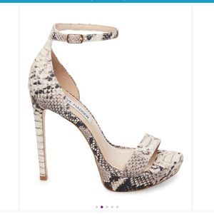 STEVE MADDEN Starlet Sandal in Snake, Size 7